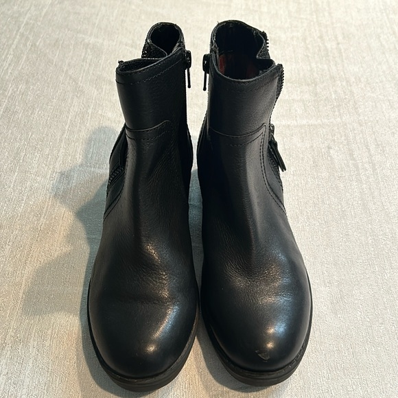 Comfortiva Black Ankle Booties - Picture 4 of 7